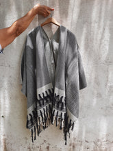Load image into Gallery viewer, Textured kimono- Black