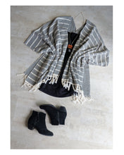 Load image into Gallery viewer, Minimal Loungewear Kimono